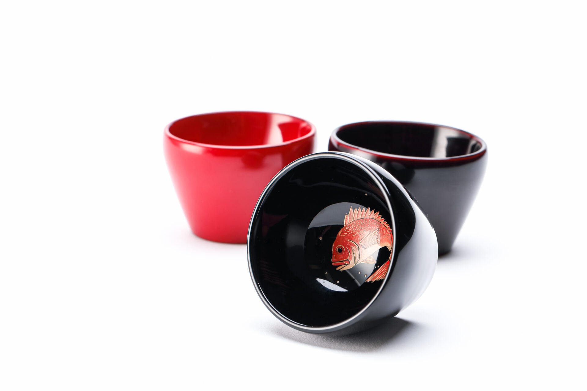 輪島塗｜ぐい呑み 魚泳ぐ｜田谷漆器店 | 和食器のレンタル