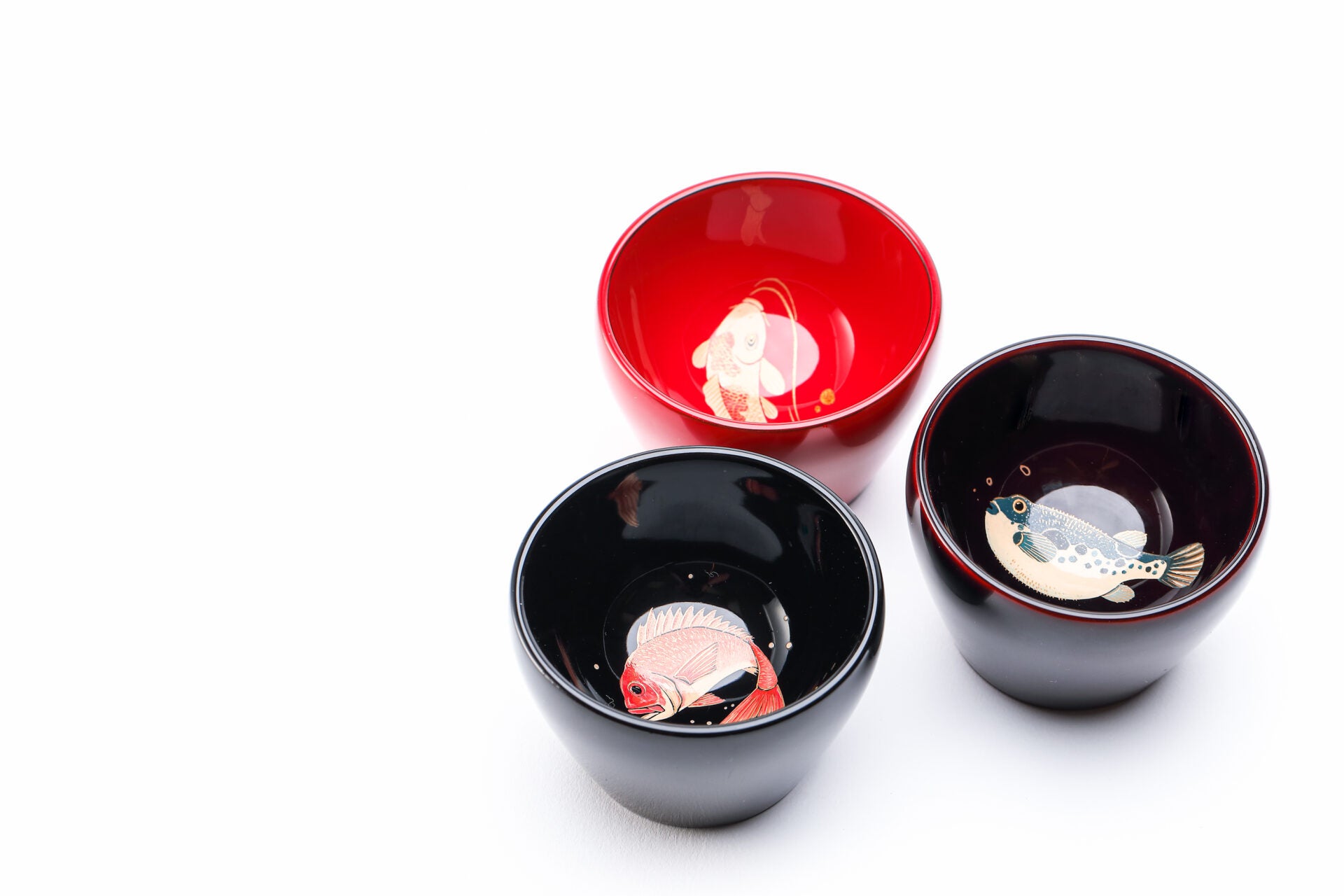 輪島塗｜ぐい呑み 魚泳ぐ｜田谷漆器店 | 和食器のレンタル
